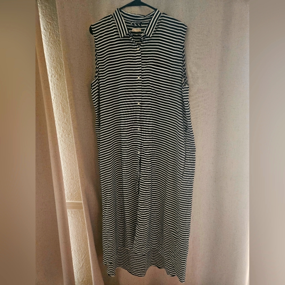 Long Sleeveless maxi Dress, Black & White Striped